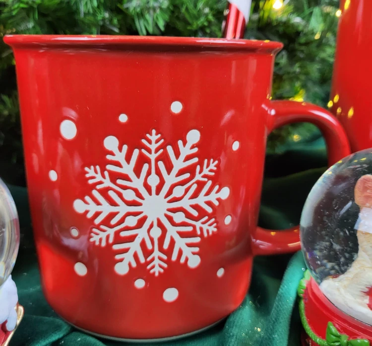 KUBEK CERAMICZNY CZERWONY PŁATEK ŚNIEGU 720ML