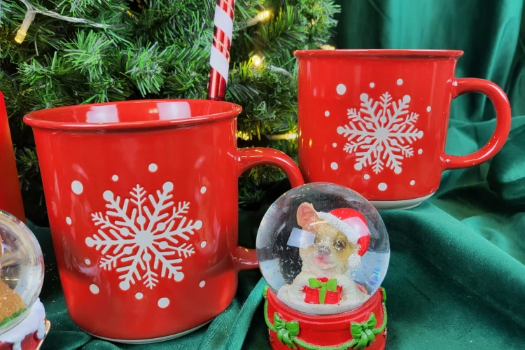 KUBEK CERAMICZNY CZERWONY PŁATEK ŚNIEGU 720ML