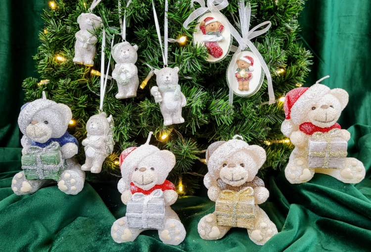 ŚWIECA PARAFINOWA TEDDY MIŚ KREMOWY BOŻE NARODZENIE