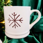 CERAMICZNY BIAŁY KUBEK Z ŚNIEŻYNKĄ 420ML