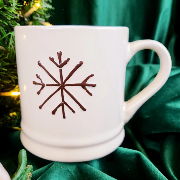 CERAMICZNY BIAŁY KUBEK Z ŚNIEŻYNKĄ 420ML