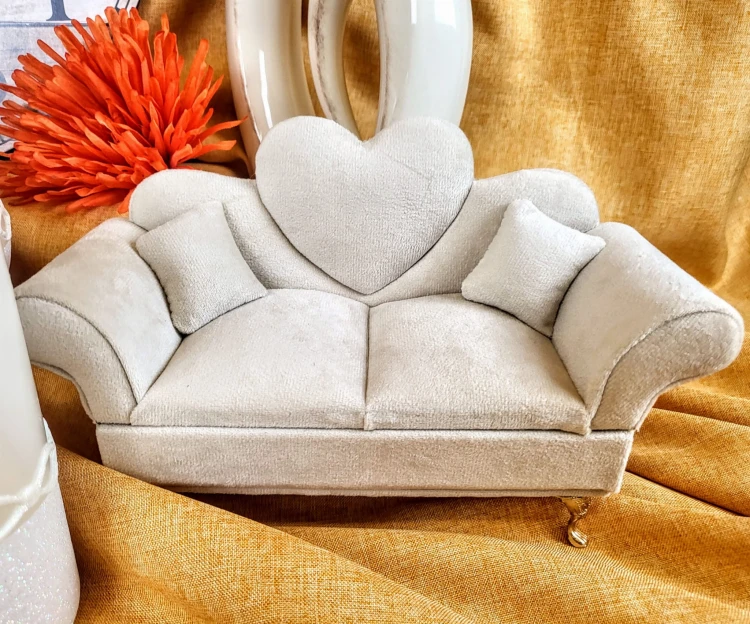 SZKATUŁKA NA BIŻUTERIĘ - SOFA ECRU SERCA