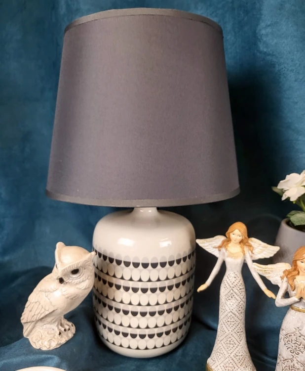 LAMPA CERAMICZNA BIAŁO-SZARA W PASKI 40,5CM