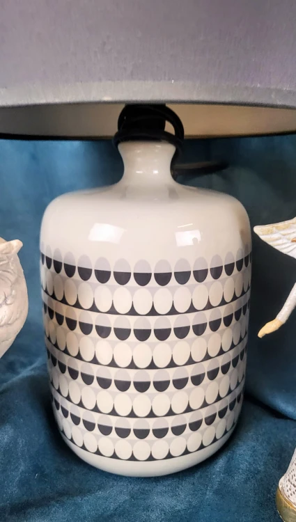LAMPA CERAMICZNA BIAŁO-SZARA W PASKI 40,5CM