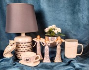 FIGURKA ANIOŁ MODLĄCY SIĘ W AŻUROWEJ SUKIENCE 20CM