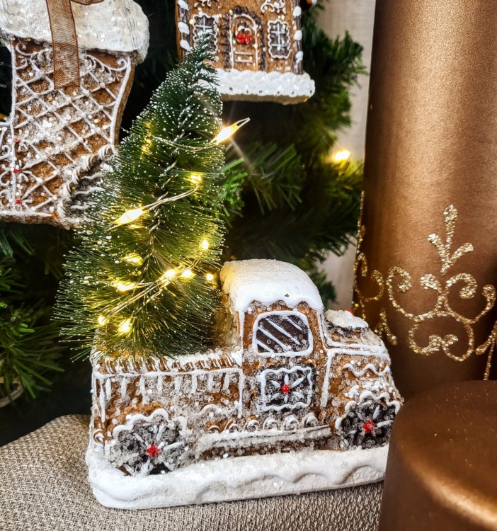 FIGURKA SAMOCHÓD LED PIERNIK Z CHOINKĄ 13,5CM