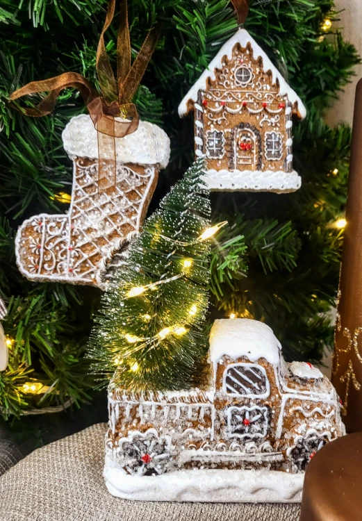FIGURKA SAMOCHÓD LED PIERNIK Z CHOINKĄ 13,5CM