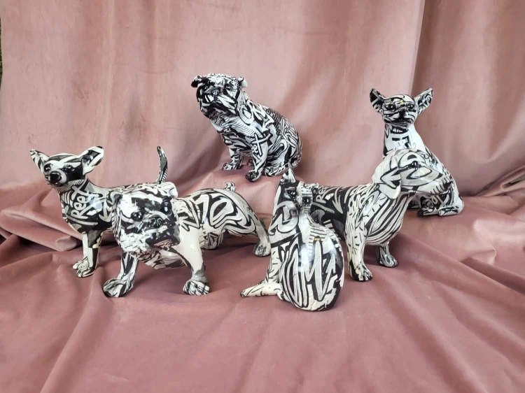 FIGURKA BULDOG GRAFFITI