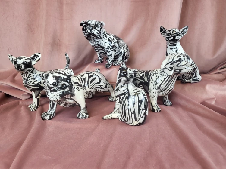 FIGURKA BULDOG GRAFFITI