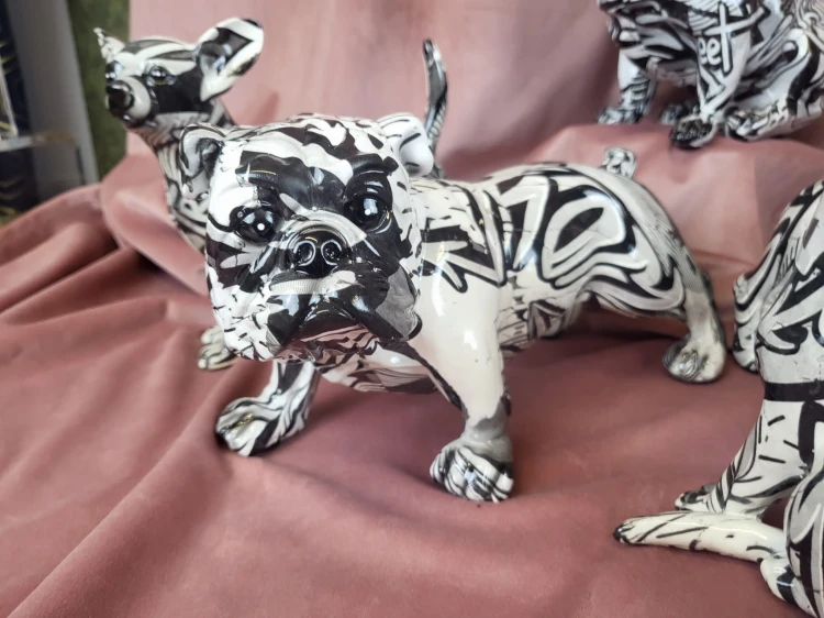 FIGURKA BULDOG GRAFFITI
