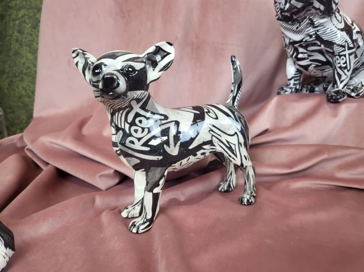 FIGURKA PIES CHIHUAHUA GRAFFITI