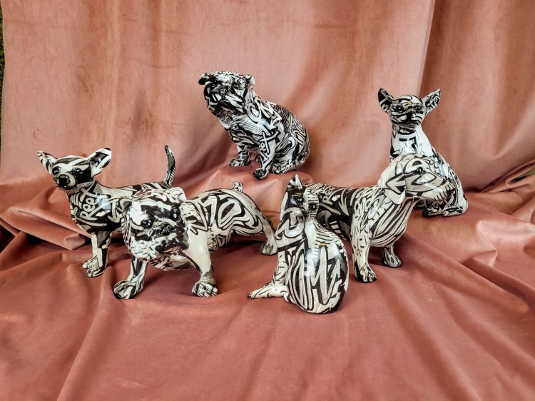 FIGURKA PIES CHIHUAHUA GRAFFITI