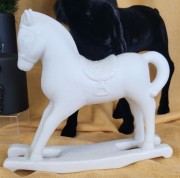 KOŃ NA BIEGUNACH DUŻY BIAŁY 21cm
