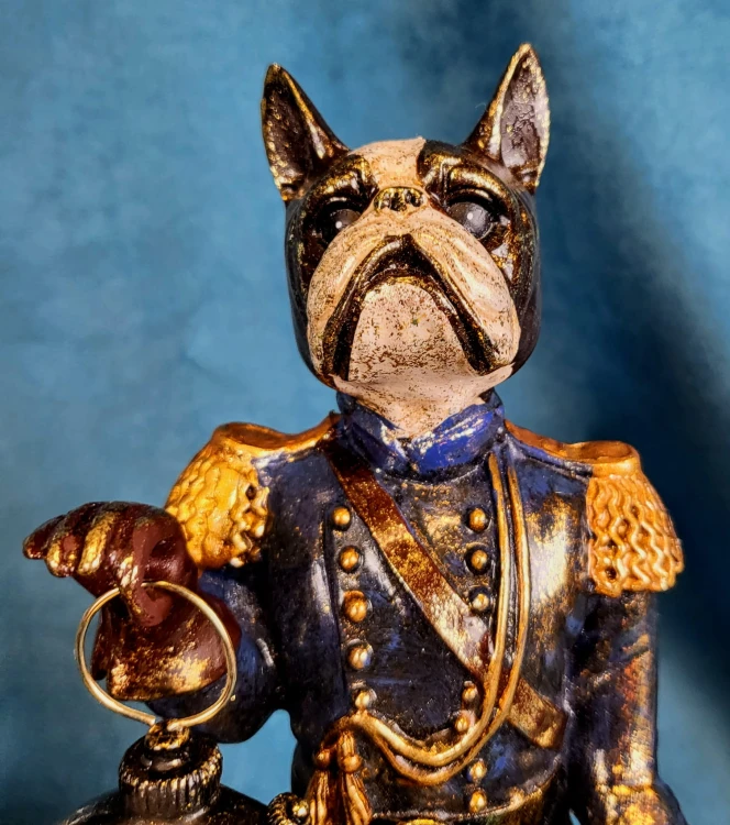 FIGURKA PIES Z ZEGARKIEM PIERROT