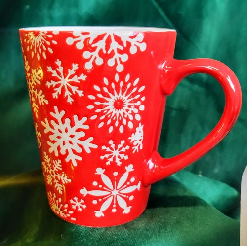 CZERWONY KUBEK CERAMICZNY Z PŁATKAMI SNIEGU 320ML