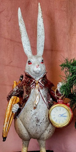 FIGURKA KRÓLIK Z ZEGARKIEM PIERROT