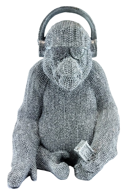 FIGURKA SREBRNY GORYL MAŁPA W SŁUCHAWKACH 24CM