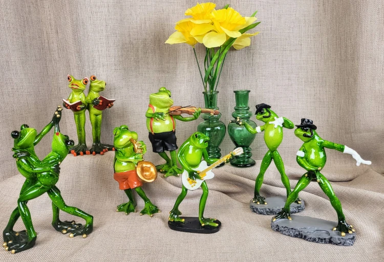 FIGURKA ŻABY TAŃCZĄCE PARA 21,5CM