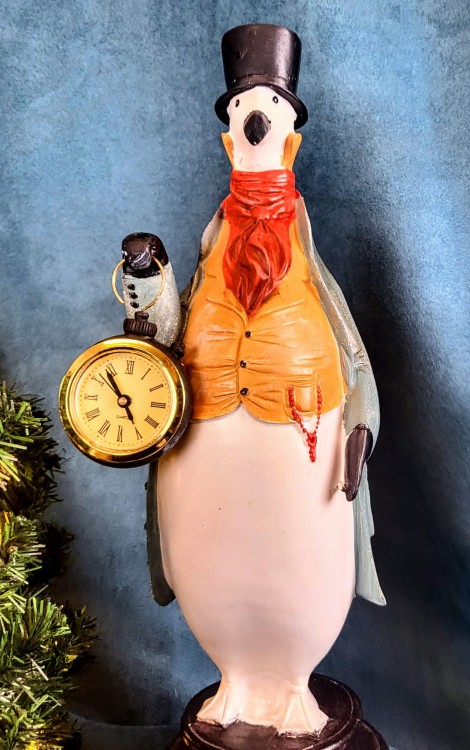 FIGURKA PINGWIN Z ZEGARKIEM PIERROT
