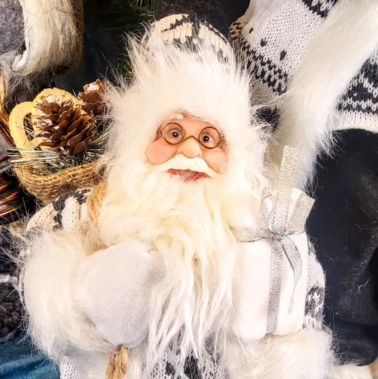 ŚWIĄTECZNA FIGURKA MIKOŁAJ Z PREZENTEM 32 CM