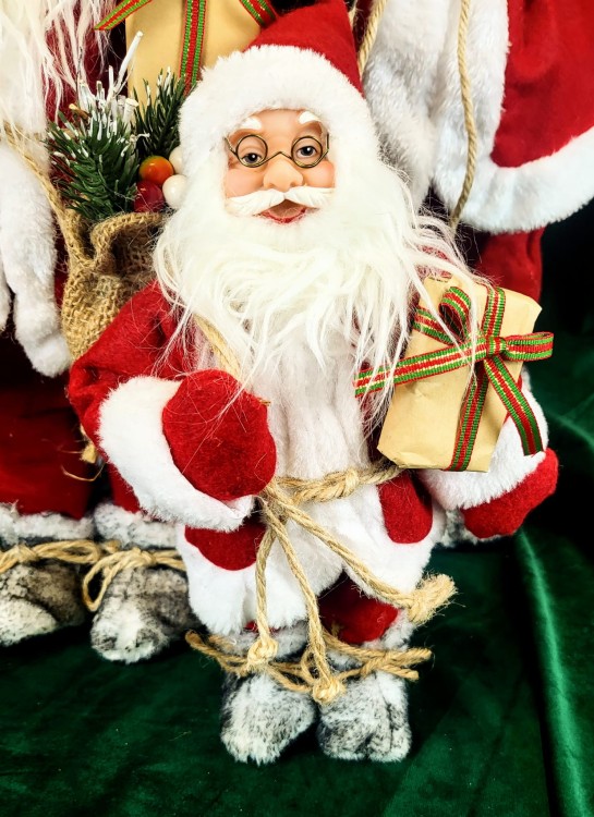ŚWIĄTECZNA FIGURKA MIKOŁAJ Z PREZENTEM 45CM