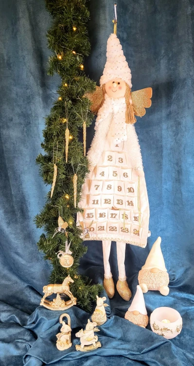 FIGURKA MYSZKA NA KONIKU NA BIEGUNAKCH