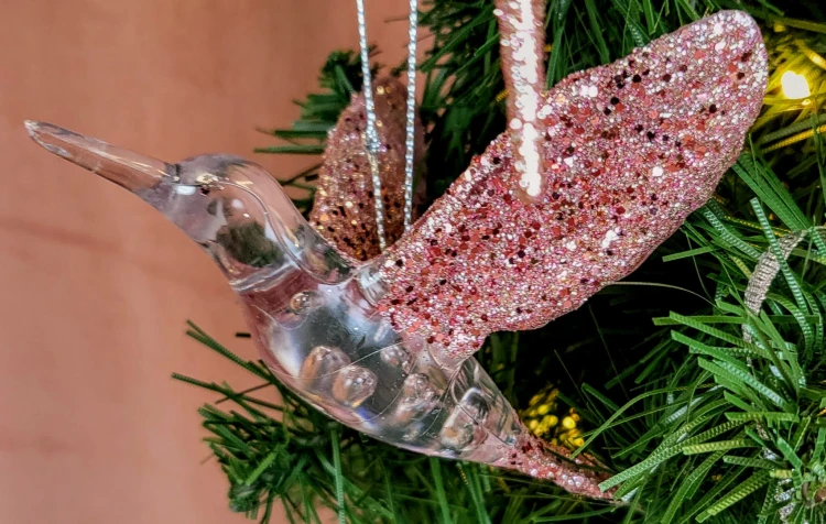 ZAWIESZKA PLASTIKOWY KOLIBER PTAK RÓŻOWY 10CM
