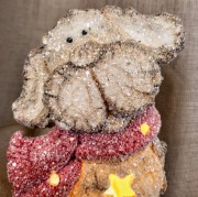 FIGURKA ZIMOWY PIES PIESEK Z OŚWIETLENIEM LED 21CM