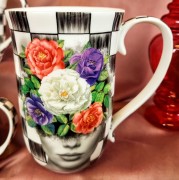 ELEGANCKI PORCELANOWY KUBEK PEPITKA KOBIETA 400ML