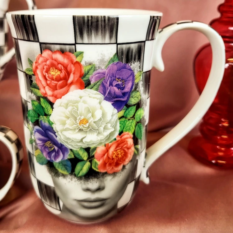 ELEGANCKI PORCELANOWY KUBEK PEPITKA KOBIETA 400ML