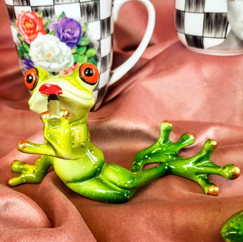 FIGURKA PANI ŻABA Z POMADKĄ 7CM
