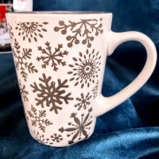 KUBEK CERAMICZNY Z PŁATKAMI ŚNIEGU 320ML