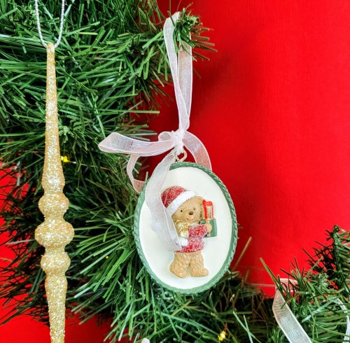 ZAWIESZKA BOŻONARODZENIOWA MIŚ Z PREZENTAMI 5,5CM