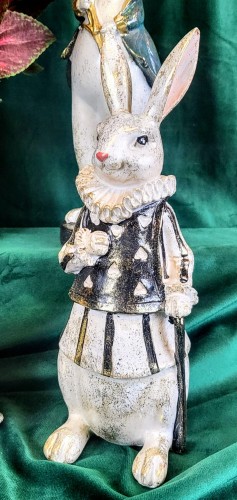 FIGURKA KRÓLIK Z LASKĄ PIERROT