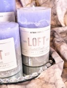 ŚWIECA ZAPACHOWA LOFT WALEC ŚREDNI FIOLET SZAFRAN Z NUTĄ CYNAMONU