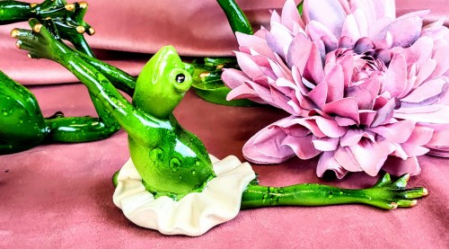 FIGURKA ŻABA BALETNICA 13CM