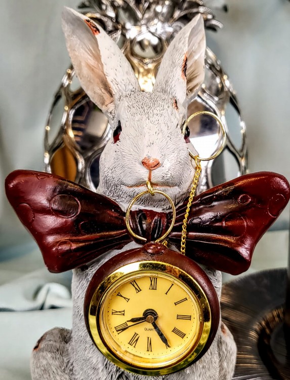 FIGURKA PIERROT - KRÓLIK  Z ZEGARKIEM