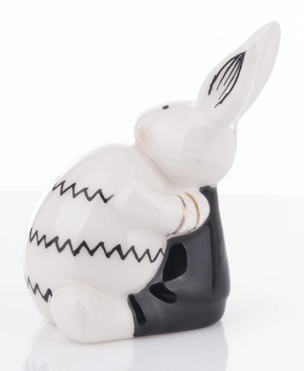 FIGUFIGURKA KRÓLIK Z JAJKIEM 8,5CMRKA KRÓLIK Z JAJKIEM 8,5CM