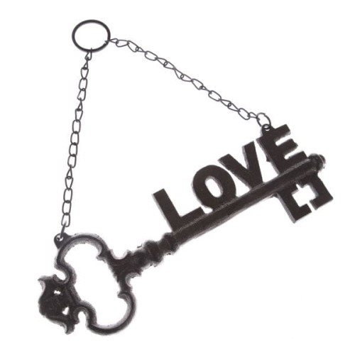 ŻELIWNA ZAWIESZKA Z NAPISEM "LOVE"