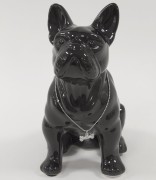 FIGURKA PIES BULDOG CZARNY Z NASZYJNIKIEM 22x18x11,5