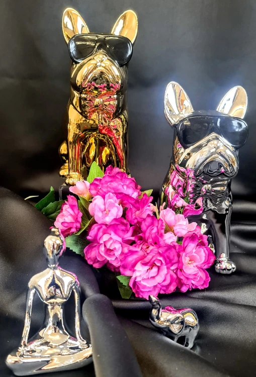 FIGURKA CERAMICZNA KOBIETA YOGA SREBRNA PREZENT
