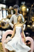 FIGURKA PARA NA SERCU ZAKOCHANI PREZENT 24,5CM