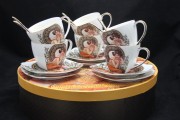 KOMPLET 6 FILIŻANEK Z ŁYŻECZKAMI A. MUCHA 6X250 ML