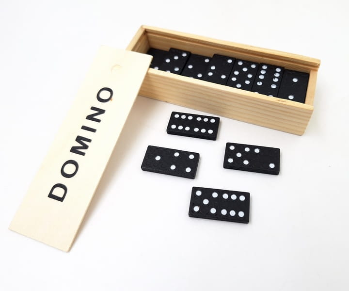 GRA DOMINO W PUDEŁKU DREWNIANYM