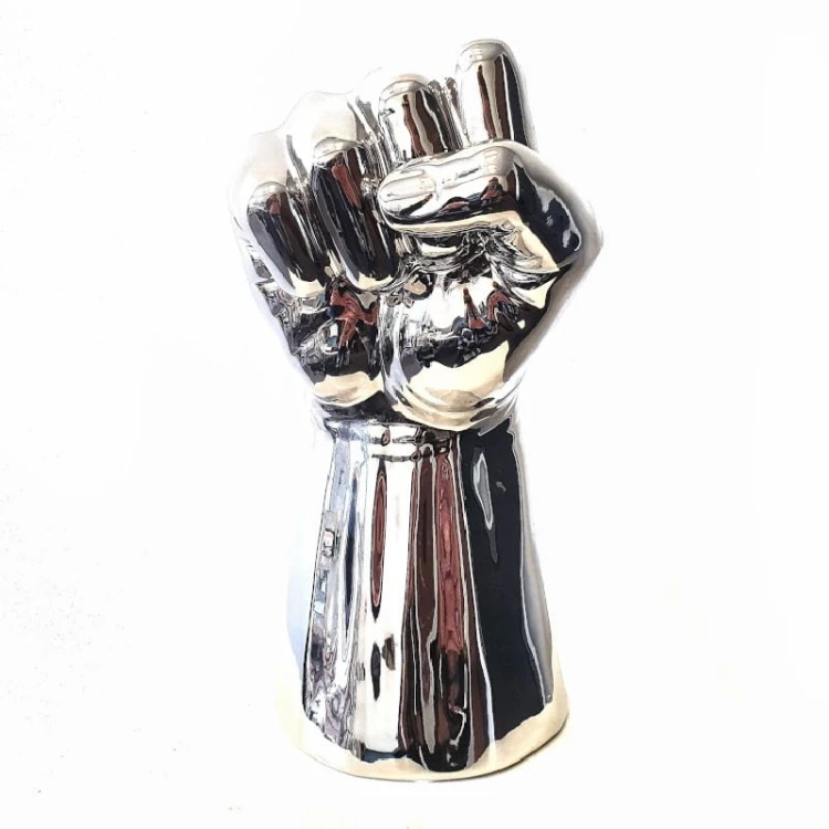 FIGURKA CERAMICZNA PIĘŚĆ SILVER 29CM