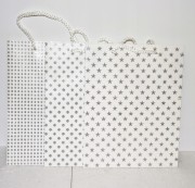 TOREBKA UPOMINKOWA BIAŁO-SREBRNA-BROKAT 42X32X12 CM 3 WZORY