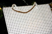 TOREBKA UPOMINKOWA BIAŁO-SREBRNA-BROKAT 32X26X10 CM 2 WZORY