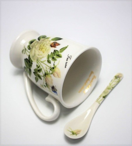 KUBEK PORCELANOWY BIAŁY W RÓŻE 300 ML W PUDEŁKU
