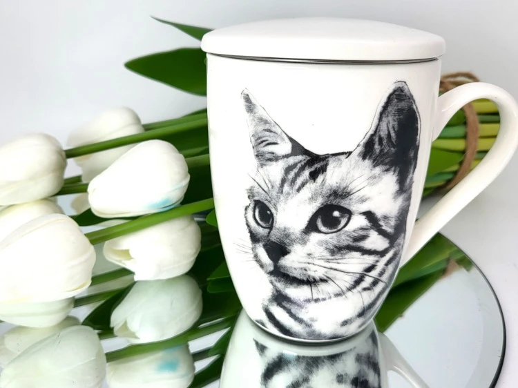 KUBEK PORCELANOWY Z ZAPARZACZEM - KOT SOKOKE