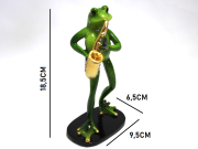 FIGURKA ŻABA Z SAKSOFONEM 18,5CM